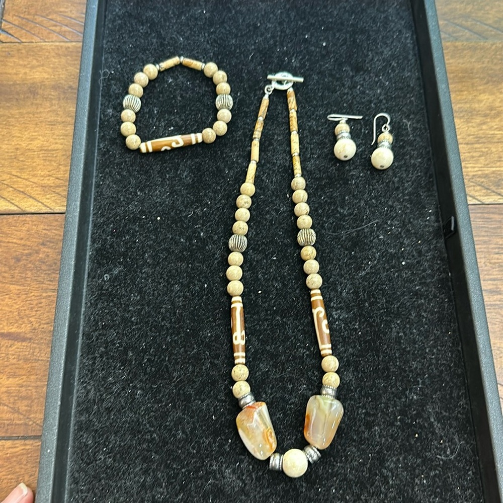 Necklace set with bracelet and drop earrings